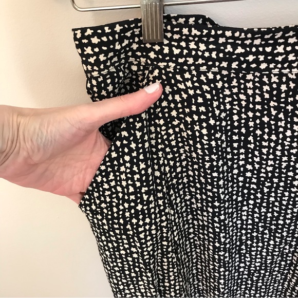 LIZ CLAIBORNE | Vintage 80’s Black MIDI Skirt w/ Cream Floral Spots - Picture 4 of 14